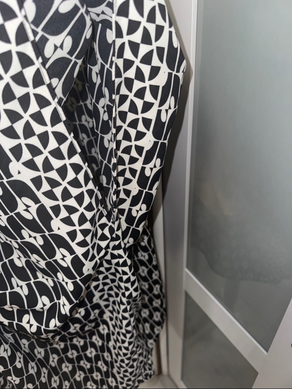 Max Studio Black and White Geometric Wrap Scarf - Picture 6 of 11